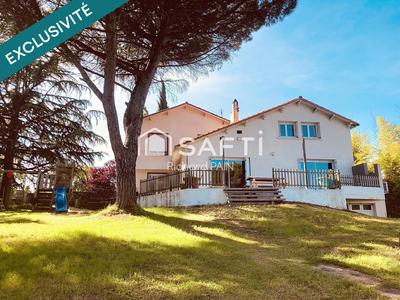 Maison - 240 m² - 8 pièces