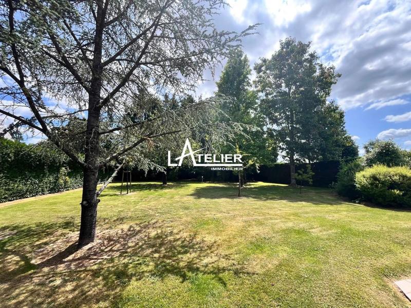 Demeure - 233 m² - 9 pièces