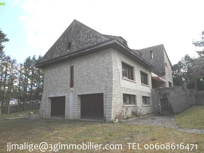 Maison - 272 m² - 11 pièces