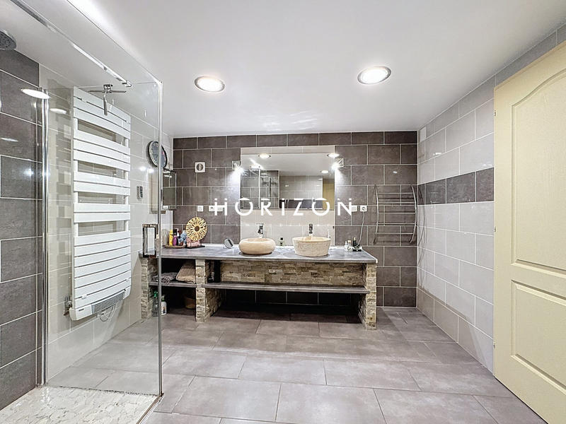 Maison ancienne - 195 m² - 8 pièces