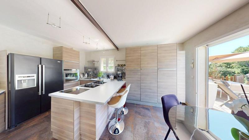 Maison - 140 m² - 5 pièces