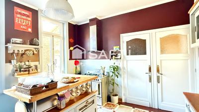 Maison - 240 m² - 12 pièces