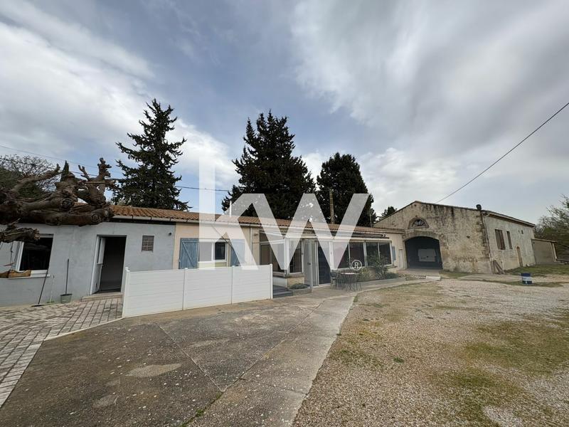 Maison - 650 m² - 4 pièces