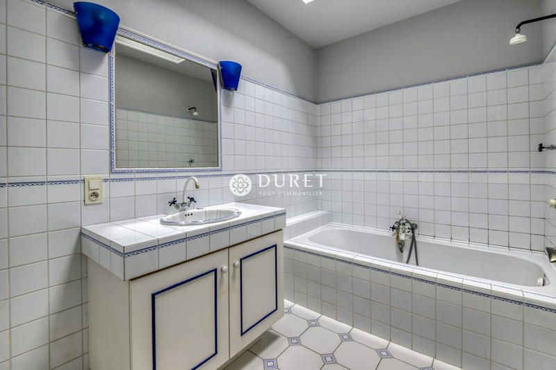 Maison - 258 m² - 14 pièces