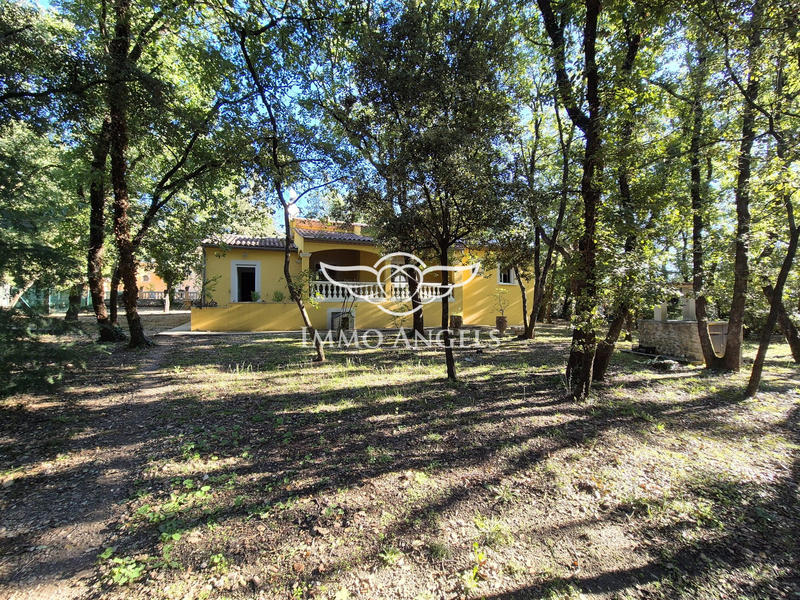 Maison traditionnelle - 213 m² - 7 pièces