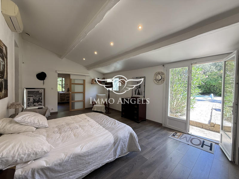 Maison - 220 m² - 7 pièces