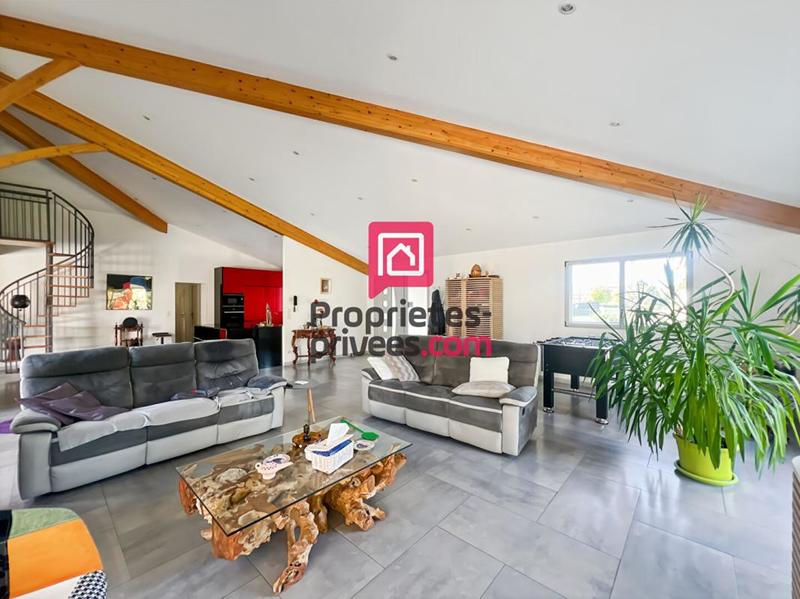 Maison - 200 m² - 7 pièces