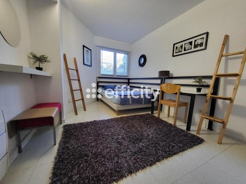 Appartement - 90 m² - 5 pièces