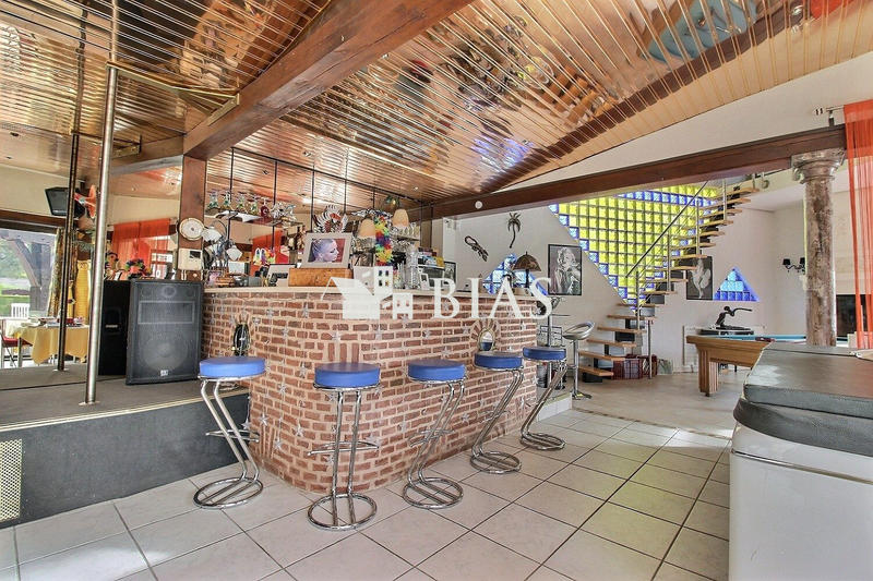 Maison - 360 m² - 6 pièces