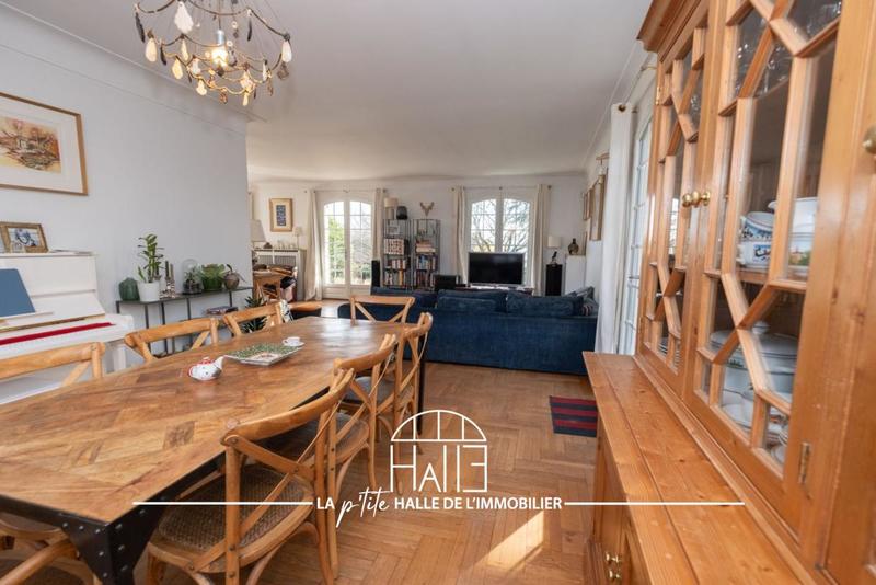 Maison - 228 m² - 8 pièces