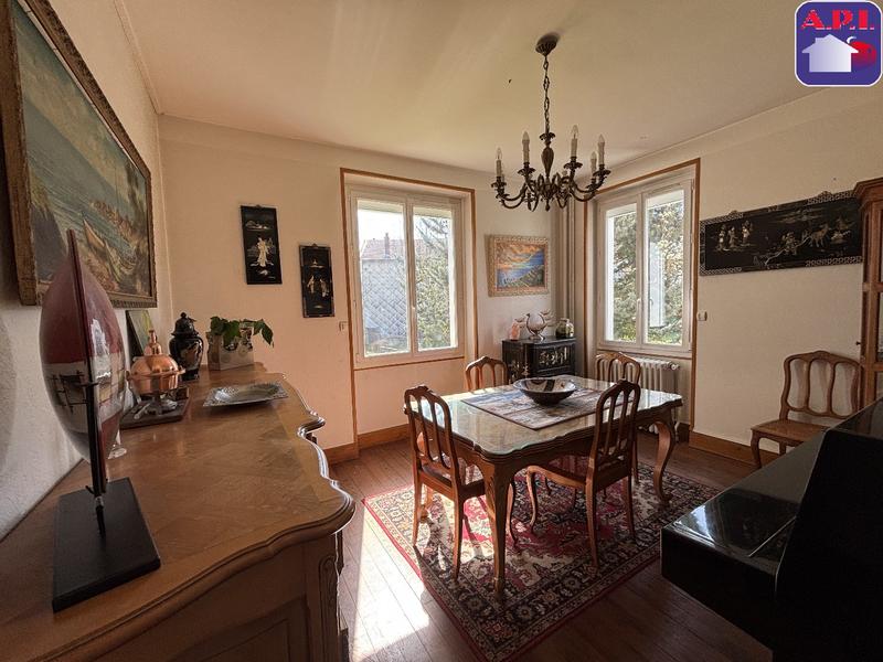 Maison - 229 m² - 9 pièces