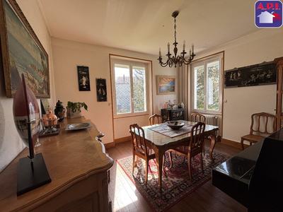 Maison - 229 m² - 9 pièces