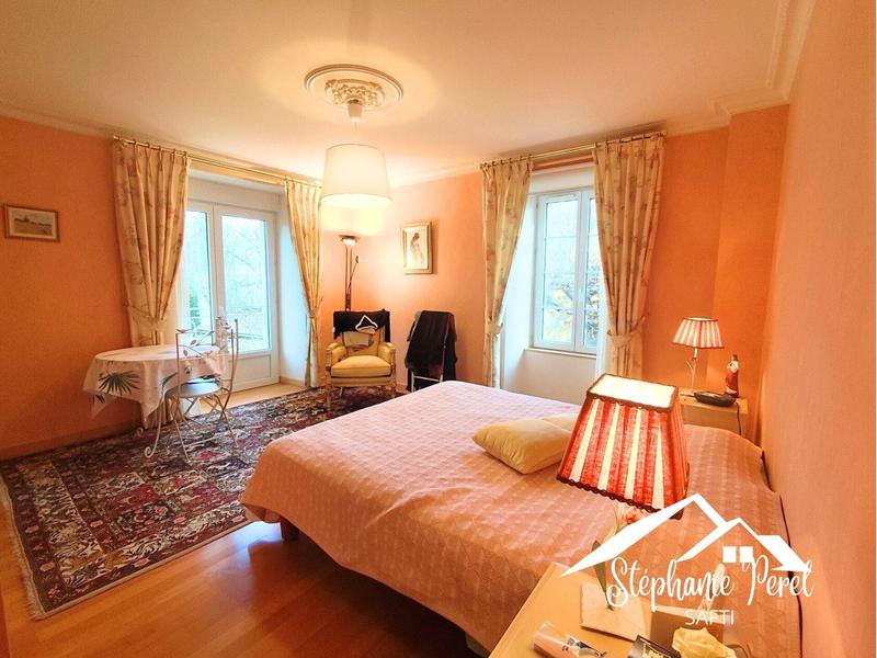 Maison - 215 m² - 6 pièces