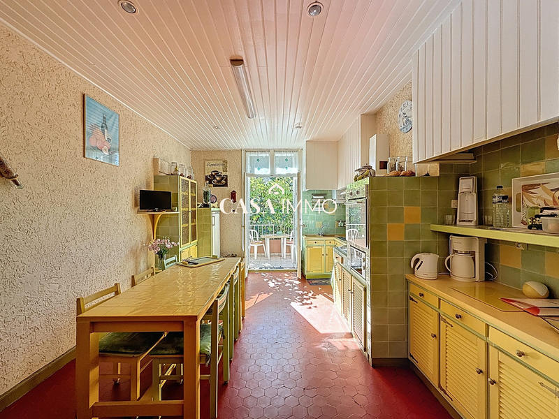 Maison - 220 m² - 8 pièces