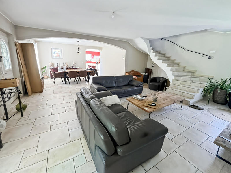 Maison - 213 m² - 7 pièces
