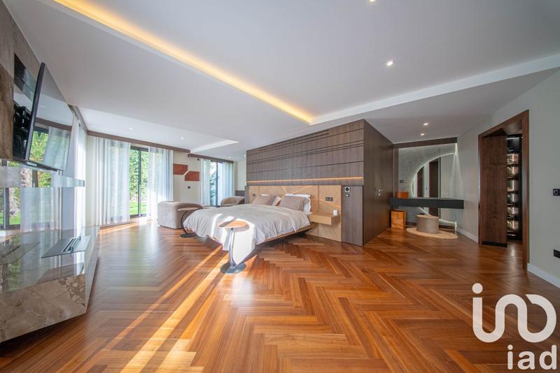 Maison - 560 m² - 7 pièces