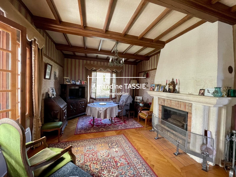 Maison - 230 m² - 8 pièces