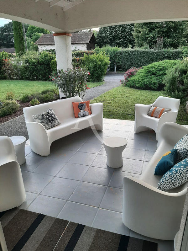 Maison - 259 m² - 8 pièces