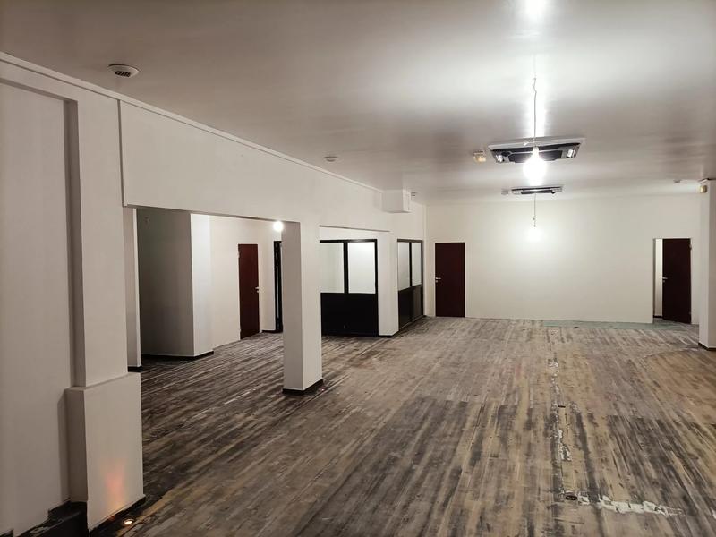 Local commercial - 255 m² - 4 pièces
