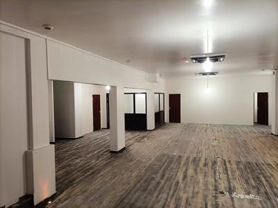 Local commercial - 255 m² - 4 pièces