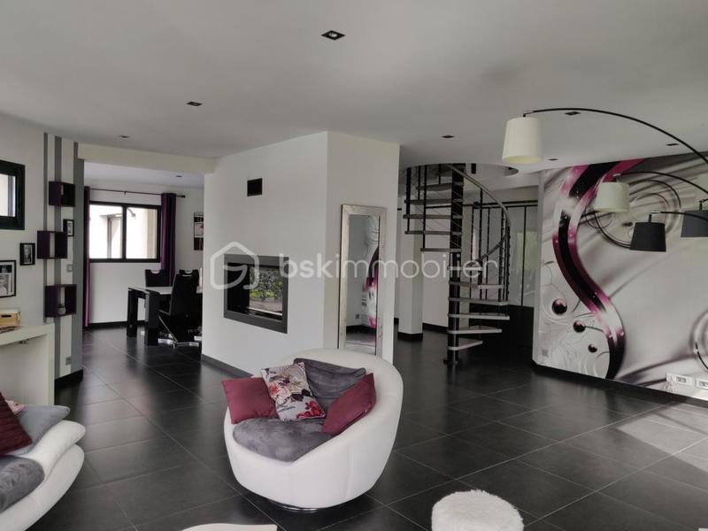 Propriété - 197 m² - 6 pièces