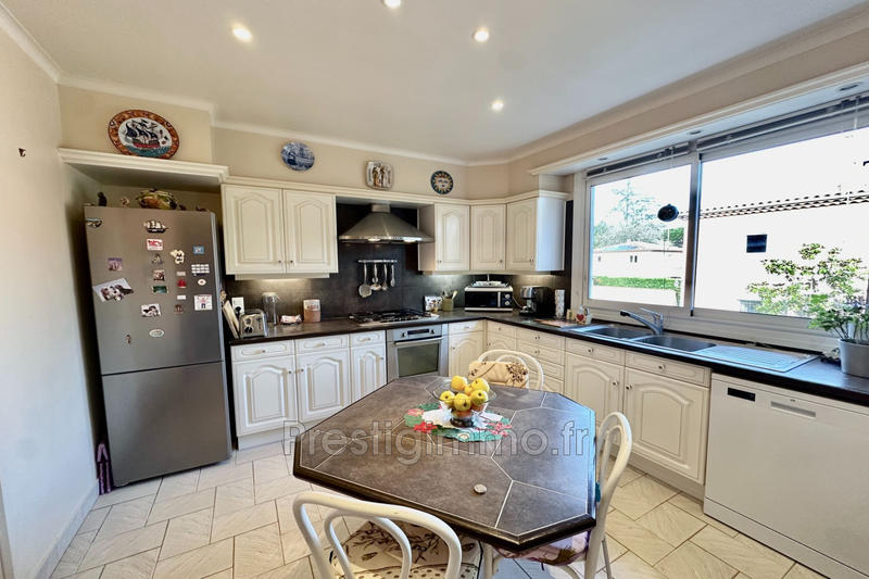 Maison - 270 m² - 8 pièces