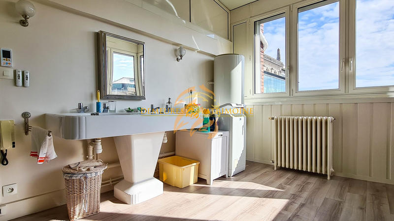 Maison - 217 m² - 11 pièces