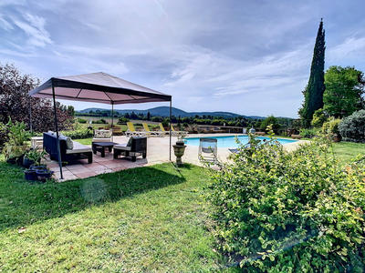 Maison - 228 m² - 6 pièces