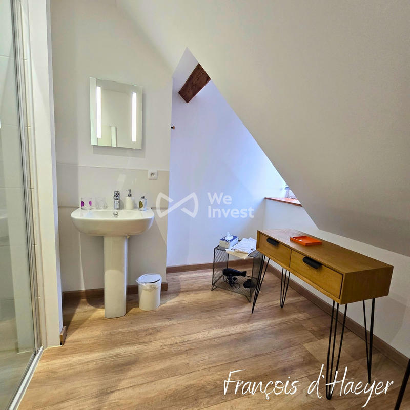 Maison - 310 m² - 9 pièces