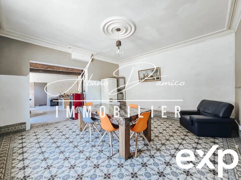 Maison - 182 m² - 9 pièces