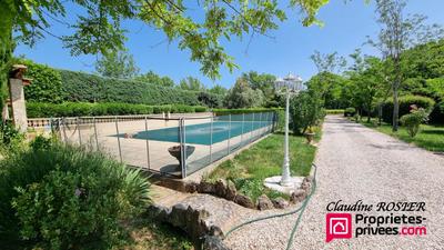 Maison - 237 m² - 9 pièces