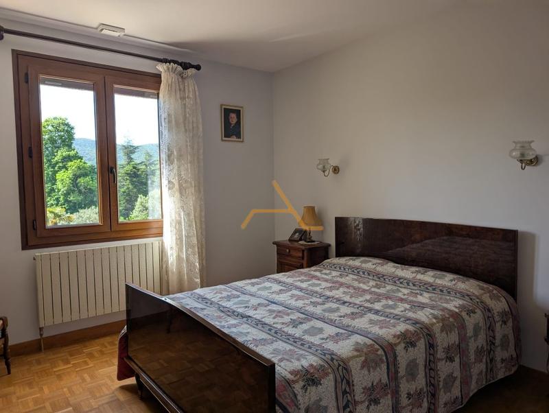 Villa - 100 m² - 5 pièces