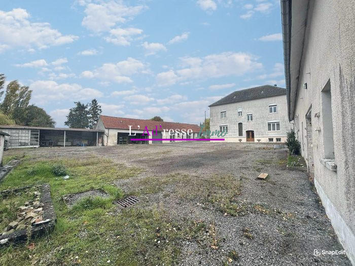 Maison traditionnelle - 238 m² - 7 pièces