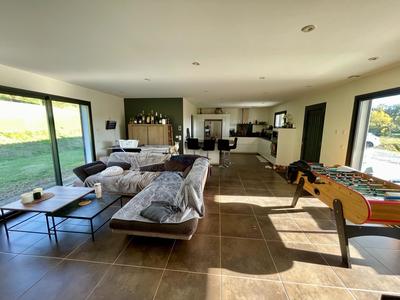 Maison - 122 m² - 4 pièces