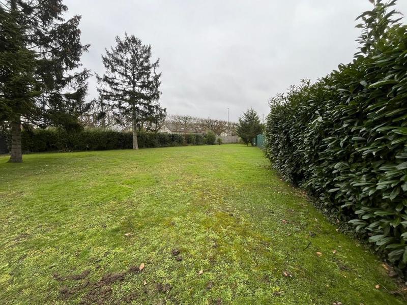 Terrain constructible - 749 m²