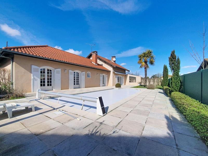 Maison - 227 m² - 5 pièces