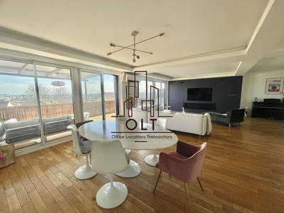 Maison - 300 m² - 8 pièces