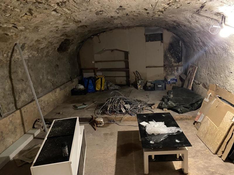 Studio - 85 m² - 4 pièces