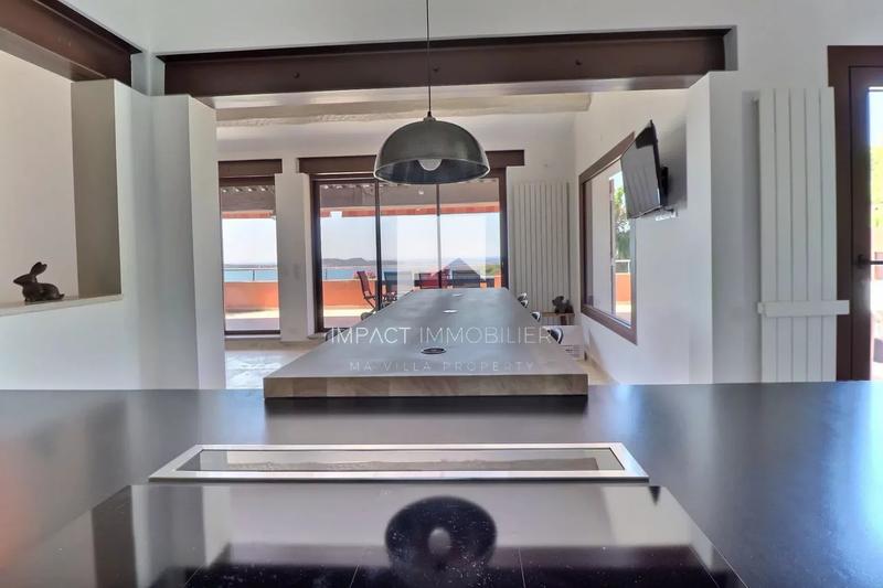 Maison - 241 m² - 6 pièces