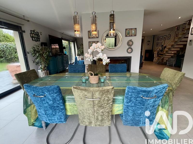 Maison - 232 m² - 7 pièces