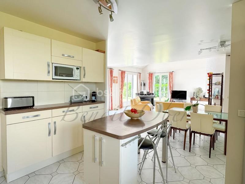 Maison - 227 m² - 9 pièces