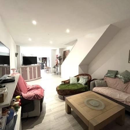 Maison - 205 m² - 7 pièces