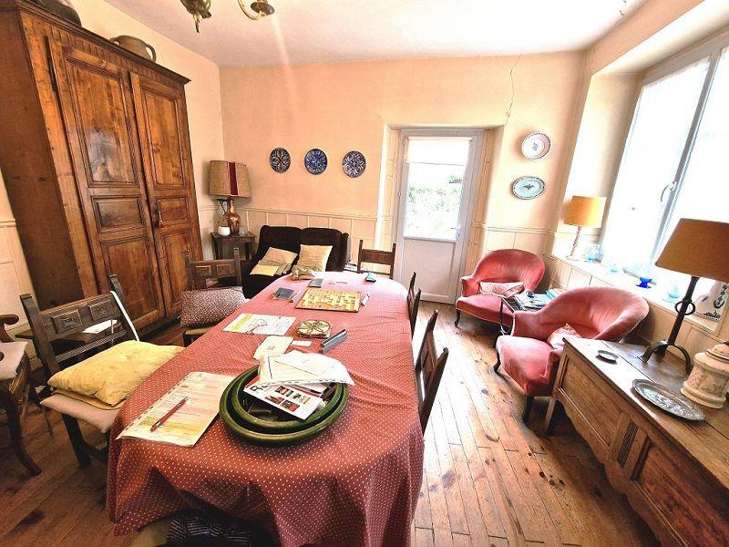 Maison - 238 m² - 7 pièces