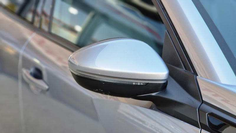 Peugeot 2008 BlueHDi 130 SetS Eat8 Allure Pack