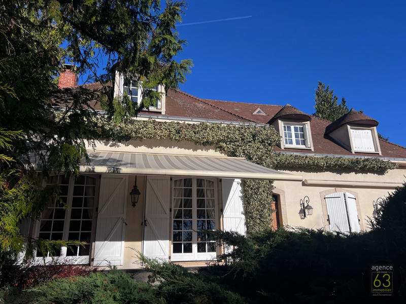 Maison - 430 m² - 9 pièces