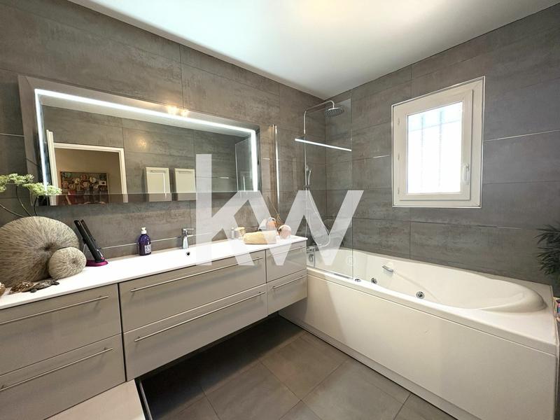 Maison - 165 m² - 6 pièces