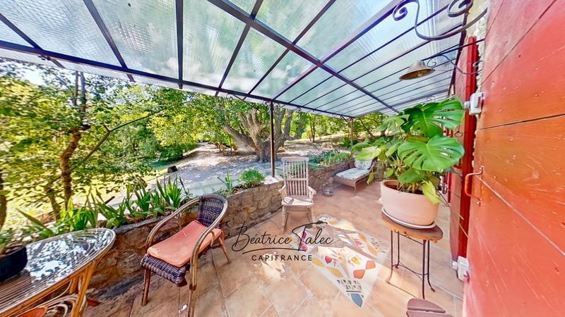 Maison - 390 m² - 16 pièces