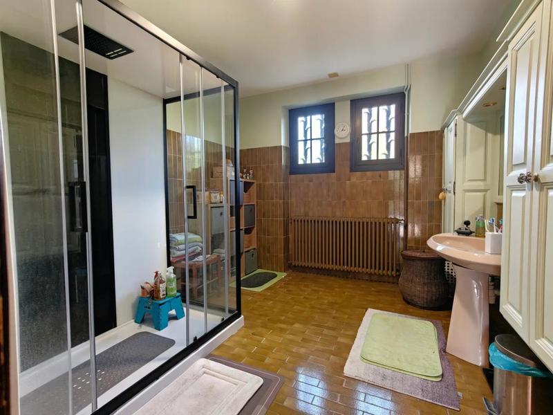 Maison - 218 m² - 6 pièces