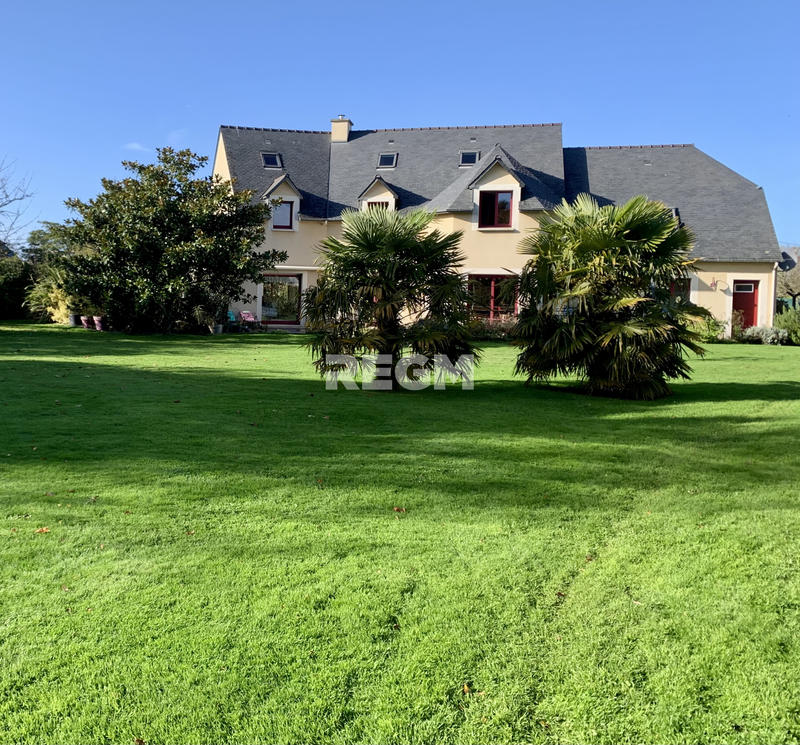 Propriété - 323 m² - 10 pièces