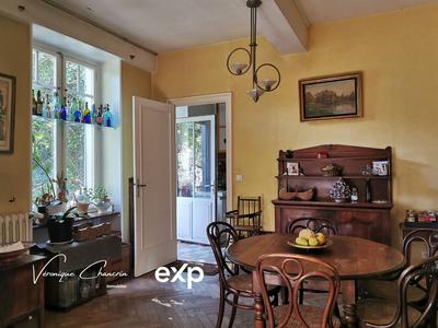 Maison - 198 m² - 7 pièces